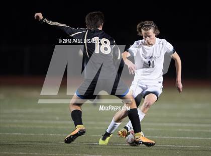 Thumbnail 3 in Arapahoe vs. Castle View (CHSAA 5A 1st Round) photogallery.