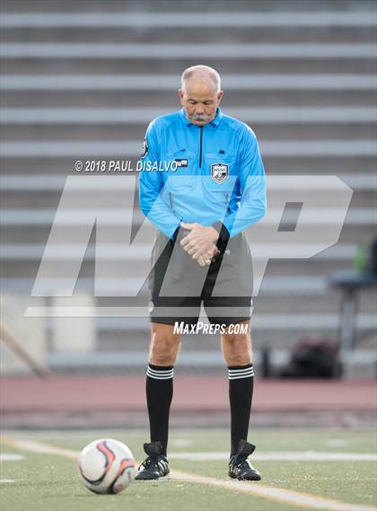 Thumbnail 2 in Arapahoe vs. Castle View (CHSAA 5A 1st Round) photogallery.