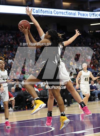 Thumbnail 1 in Clovis West vs. Archbishop Mitty (CIF State Open Division Final) photogallery.