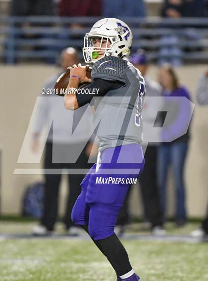 Thumbnail 1 in Crawford vs. Mart (UIL 2A Regional Playoff) photogallery.