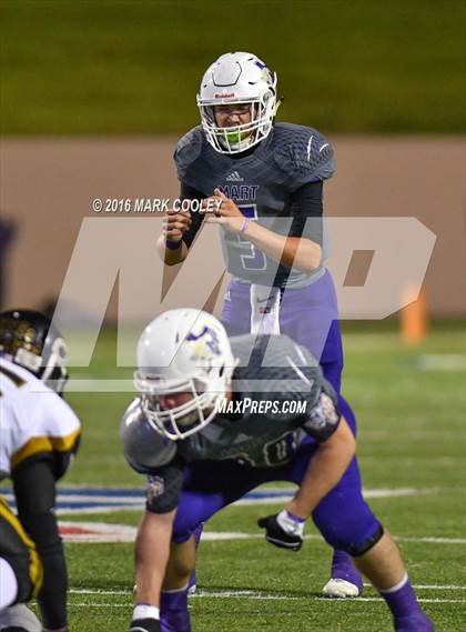 Thumbnail 3 in Crawford vs. Mart (UIL 2A Regional Playoff) photogallery.