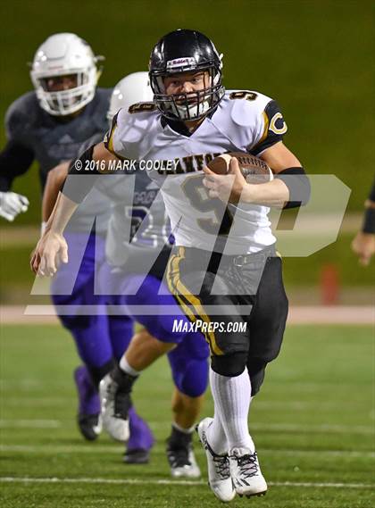 Thumbnail 2 in Crawford vs. Mart (UIL 2A Regional Playoff) photogallery.
