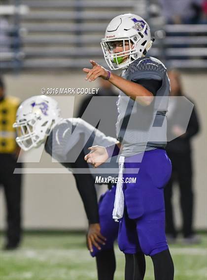 Thumbnail 1 in Crawford vs. Mart (UIL 2A Regional Playoff) photogallery.