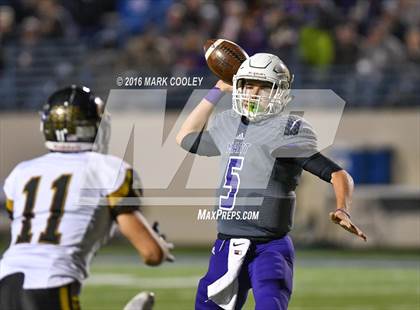Thumbnail 1 in Crawford vs. Mart (UIL 2A Regional Playoff) photogallery.