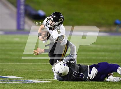Thumbnail 2 in Crawford vs. Mart (UIL 2A Regional Playoff) photogallery.