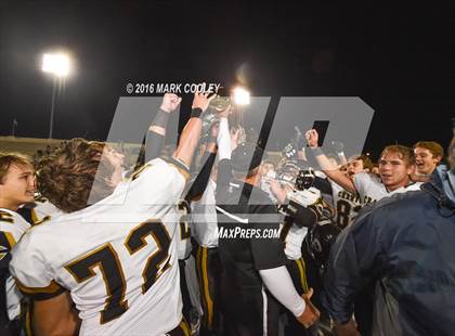 Thumbnail 1 in Crawford vs. Mart (UIL 2A Regional Playoff) photogallery.