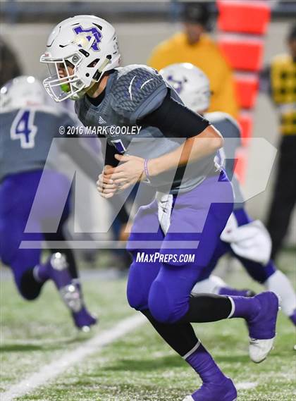 Thumbnail 3 in Crawford vs. Mart (UIL 2A Regional Playoff) photogallery.