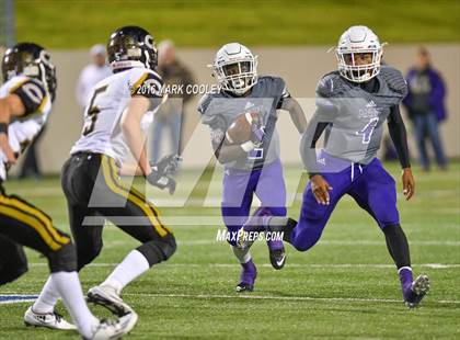 Thumbnail 3 in Crawford vs. Mart (UIL 2A Regional Playoff) photogallery.
