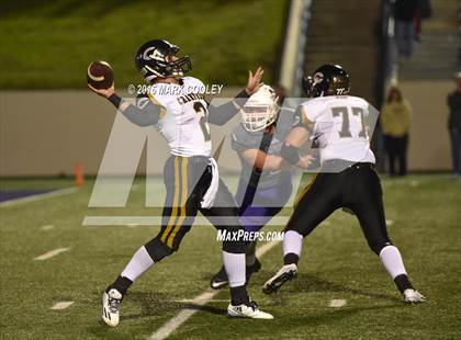 Thumbnail 3 in Crawford vs. Mart (UIL 2A Regional Playoff) photogallery.