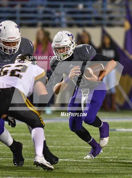 Thumbnail 1 in Crawford vs. Mart (UIL 2A Regional Playoff) photogallery.