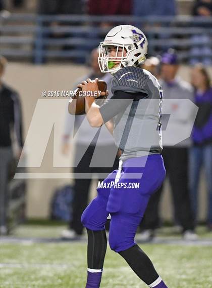 Thumbnail 3 in Crawford vs. Mart (UIL 2A Regional Playoff) photogallery.