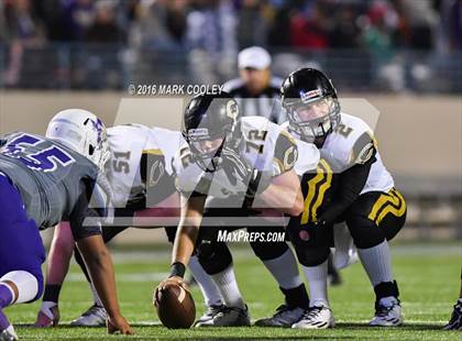 Thumbnail 2 in Crawford vs. Mart (UIL 2A Regional Playoff) photogallery.