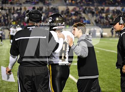 Thumbnail 1 in Crawford vs. Mart (UIL 2A Regional Playoff) photogallery.
