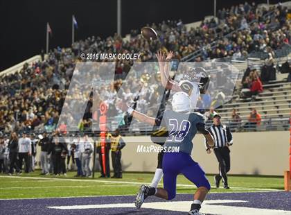 Thumbnail 3 in Crawford vs. Mart (UIL 2A Regional Playoff) photogallery.