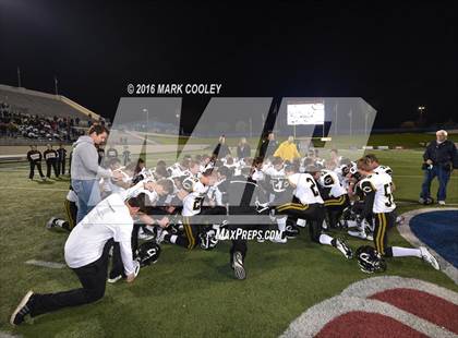 Thumbnail 3 in Crawford vs. Mart (UIL 2A Regional Playoff) photogallery.