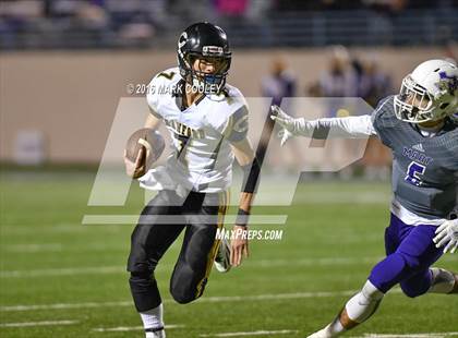 Thumbnail 2 in Crawford vs. Mart (UIL 2A Regional Playoff) photogallery.