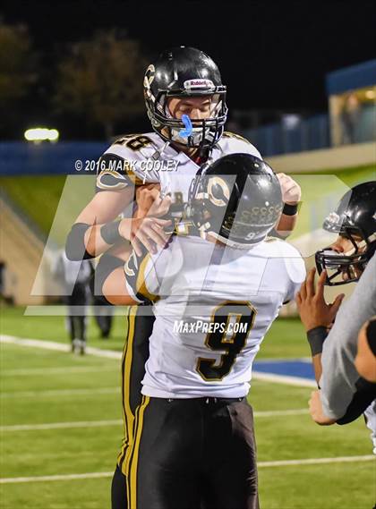 Thumbnail 1 in Crawford vs. Mart (UIL 2A Regional Playoff) photogallery.