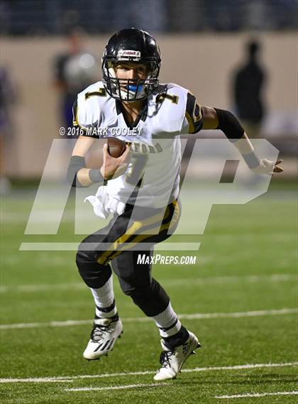 Thumbnail 3 in Crawford vs. Mart (UIL 2A Regional Playoff) photogallery.