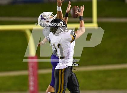 Thumbnail 1 in Crawford vs. Mart (UIL 2A Regional Playoff) photogallery.
