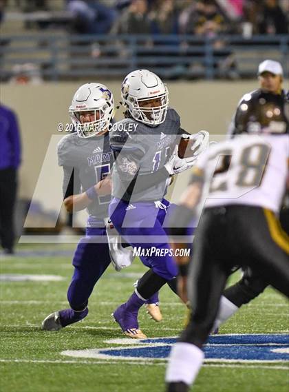 Thumbnail 2 in Crawford vs. Mart (UIL 2A Regional Playoff) photogallery.