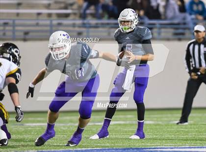 Thumbnail 2 in Crawford vs. Mart (UIL 2A Regional Playoff) photogallery.