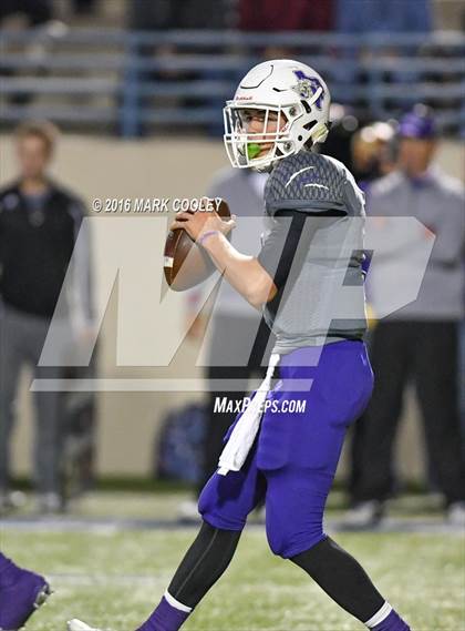Thumbnail 2 in Crawford vs. Mart (UIL 2A Regional Playoff) photogallery.