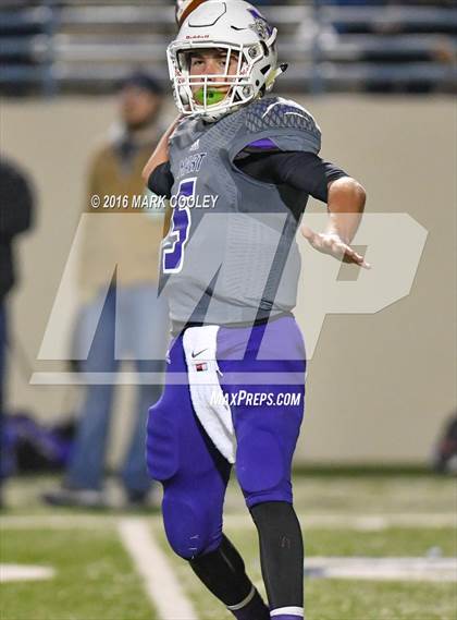 Thumbnail 3 in Crawford vs. Mart (UIL 2A Regional Playoff) photogallery.