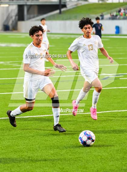 Thumbnail 3 in Tompkins vs Jersey Village (UIL 6A Regional Final) photogallery.