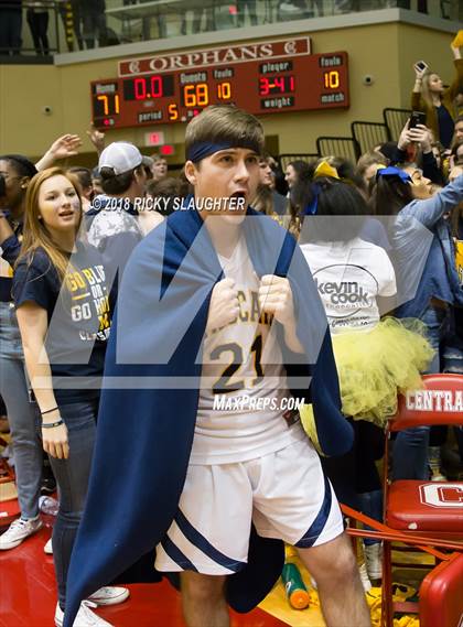 Thumbnail 1 in East St. Louis @ Marion (IHSA 3A Sectional) photogallery.