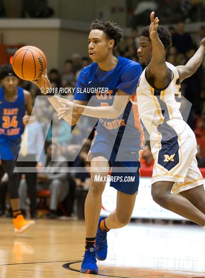 Thumbnail 2 in East St. Louis @ Marion (IHSA 3A Sectional) photogallery.