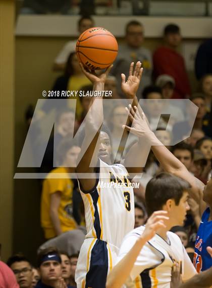 Thumbnail 2 in East St. Louis @ Marion (IHSA 3A Sectional) photogallery.