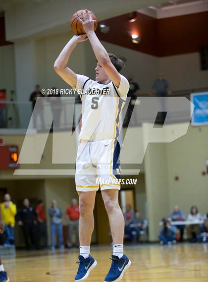 Thumbnail 2 in East St. Louis @ Marion (IHSA 3A Sectional) photogallery.