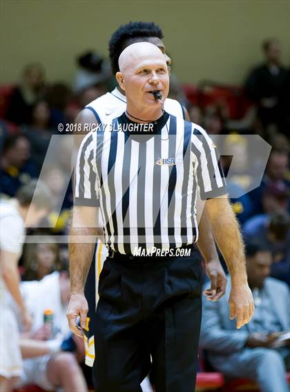 Thumbnail 3 in East St. Louis @ Marion (IHSA 3A Sectional) photogallery.