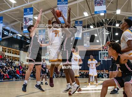 Thumbnail 3 in Cardinal Hayes vs Albany Academy for Boys (Empire Invitational) photogallery.