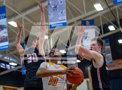 Thumbnail 3 in Cardinal Hayes vs Albany Academy for Boys (Empire Invitational) photogallery.