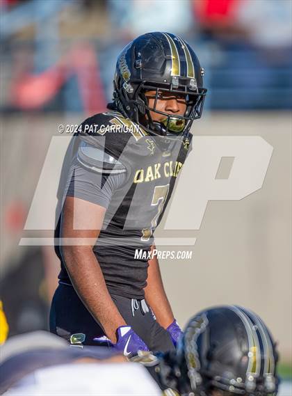 Thumbnail 1 in South Oak Cliff vs. Huntsville (UIL Football 5A DII Area) photogallery.