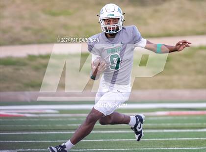 Thumbnail 3 in South Oak Cliff vs. Huntsville (UIL Football 5A DII Area) photogallery.