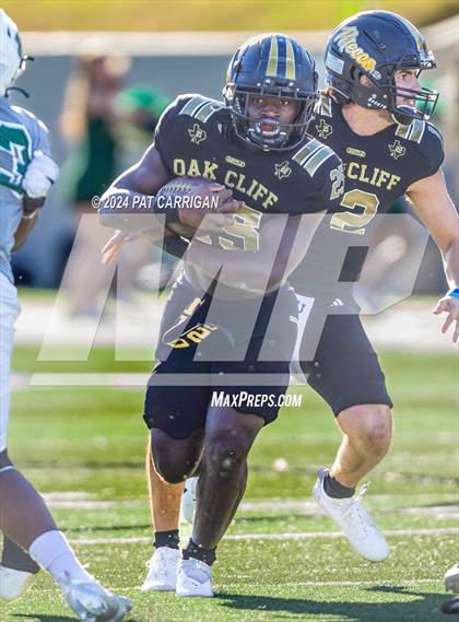 Thumbnail 2 in South Oak Cliff vs. Huntsville (UIL Football 5A DII Area) photogallery.