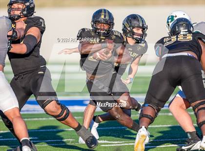 Thumbnail 3 in South Oak Cliff vs. Huntsville (UIL Football 5A DII Area) photogallery.