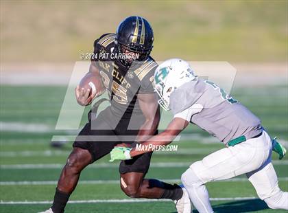 Thumbnail 2 in South Oak Cliff vs. Huntsville (UIL Football 5A DII Area) photogallery.