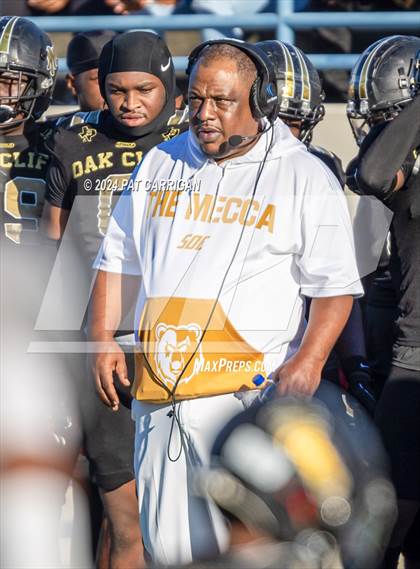 Thumbnail 2 in South Oak Cliff vs. Huntsville (UIL Football 5A DII Area) photogallery.
