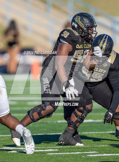 Thumbnail 1 in South Oak Cliff vs. Huntsville (UIL Football 5A DII Area) photogallery.