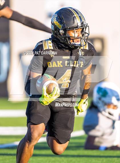 Thumbnail 3 in South Oak Cliff vs. Huntsville (UIL Football 5A DII Area) photogallery.