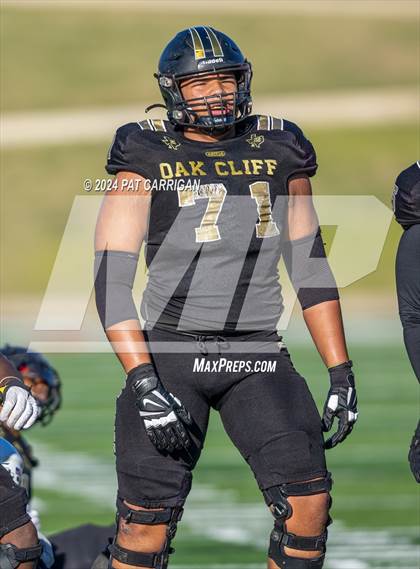 Thumbnail 2 in South Oak Cliff vs. Huntsville (UIL Football 5A DII Area) photogallery.