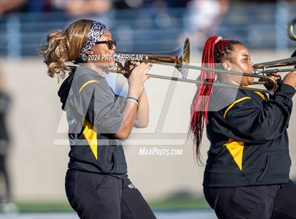 Thumbnail 2 in South Oak Cliff vs. Huntsville (UIL Football 5A DII Area) photogallery.