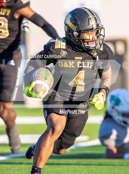 Thumbnail 2 in South Oak Cliff vs. Huntsville (UIL Football 5A DII Area) photogallery.