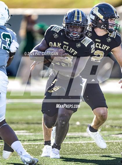 Thumbnail 3 in South Oak Cliff vs. Huntsville (UIL Football 5A DII Area) photogallery.