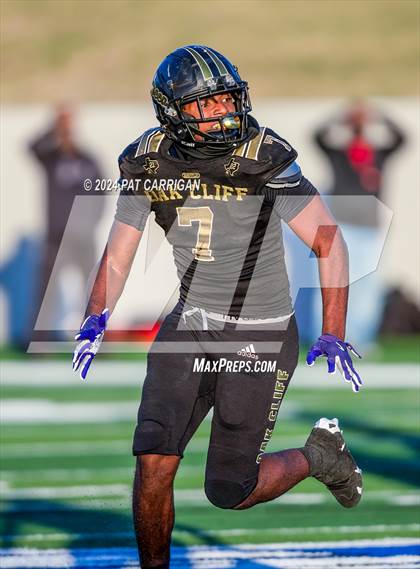 Thumbnail 1 in South Oak Cliff vs. Huntsville (UIL Football 5A DII Area) photogallery.