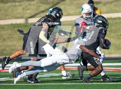 Thumbnail 3 in South Oak Cliff vs. Huntsville (UIL Football 5A DII Area) photogallery.