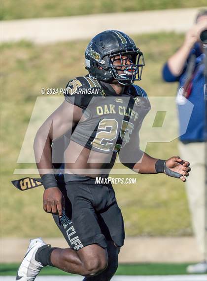 Thumbnail 2 in South Oak Cliff vs. Huntsville (UIL Football 5A DII Area) photogallery.